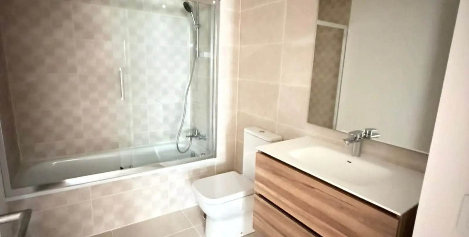 Продажа апартаментов на среднем этаже в Estepona 19