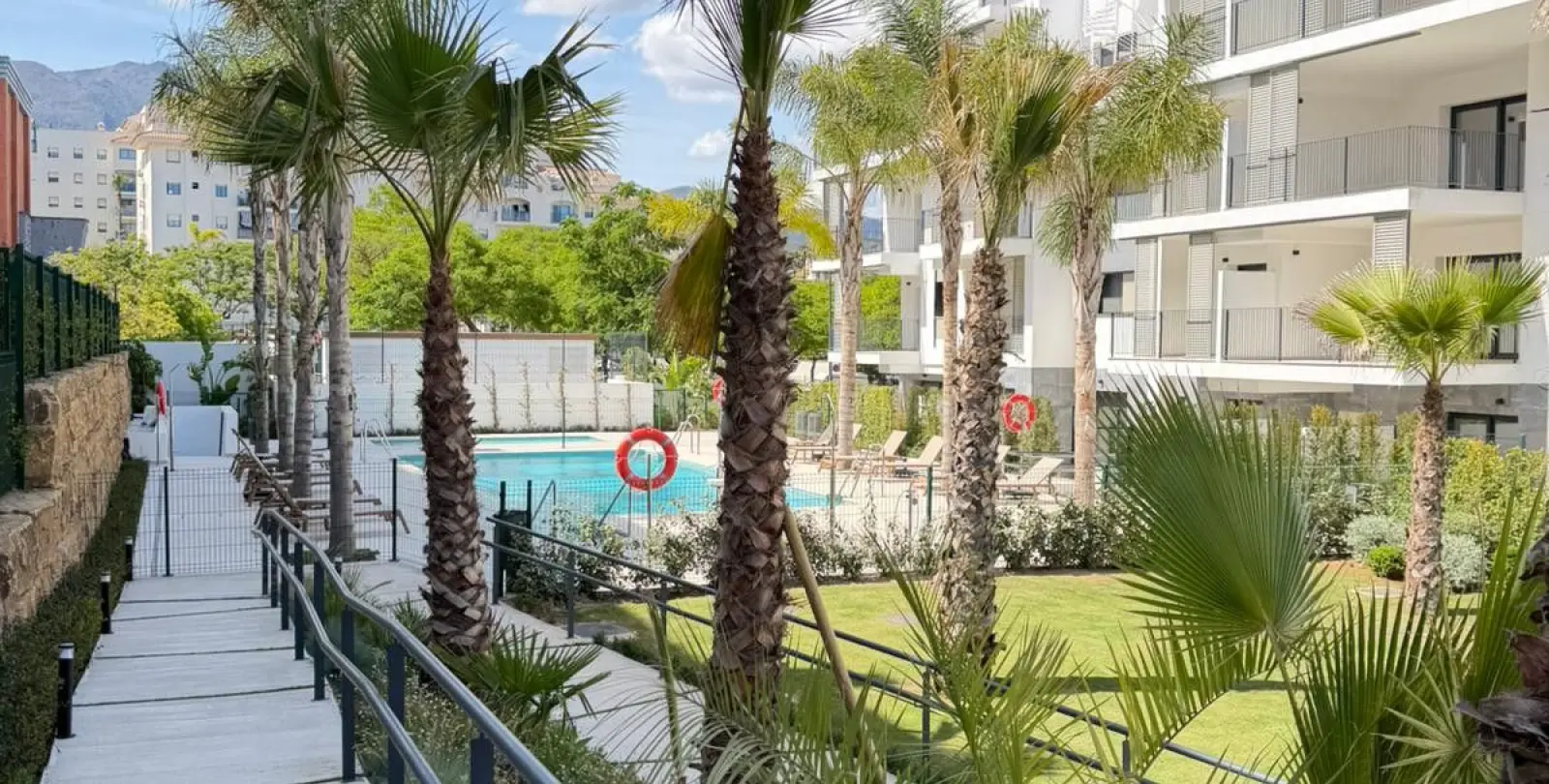 Продажа апартаментов на среднем этаже в Estepona 21
