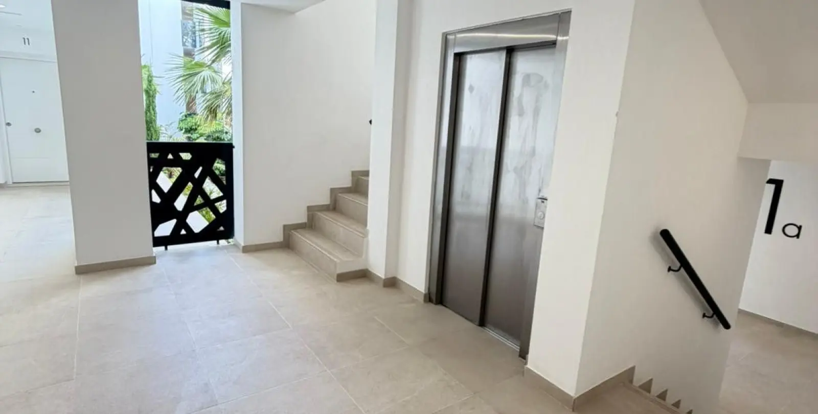 Продажа апартаментов на среднем этаже в Estepona 22