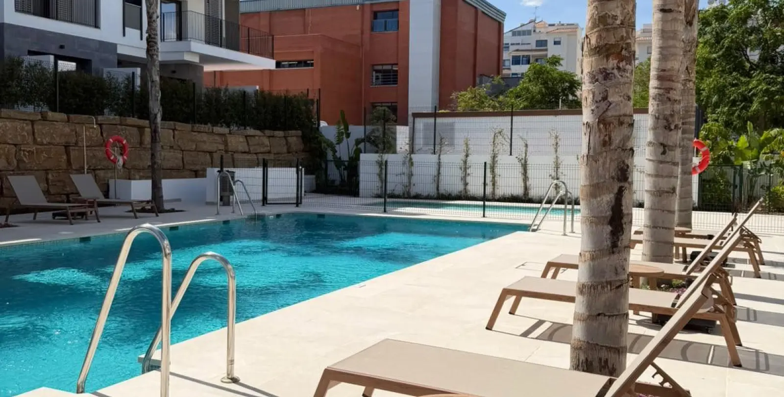 Продажа апартаментов на среднем этаже в Estepona 24