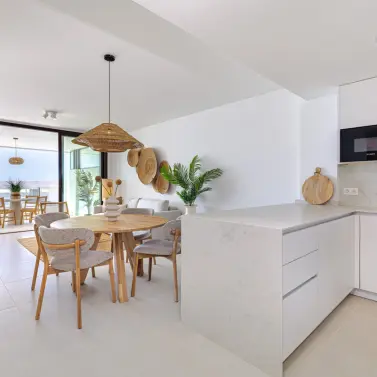 Sale of middle floor apartment in Fuengirola