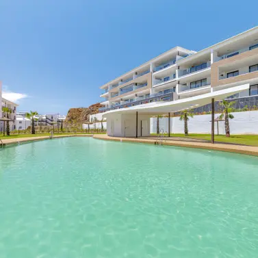 Sale of middle floor apartment in Fuengirola