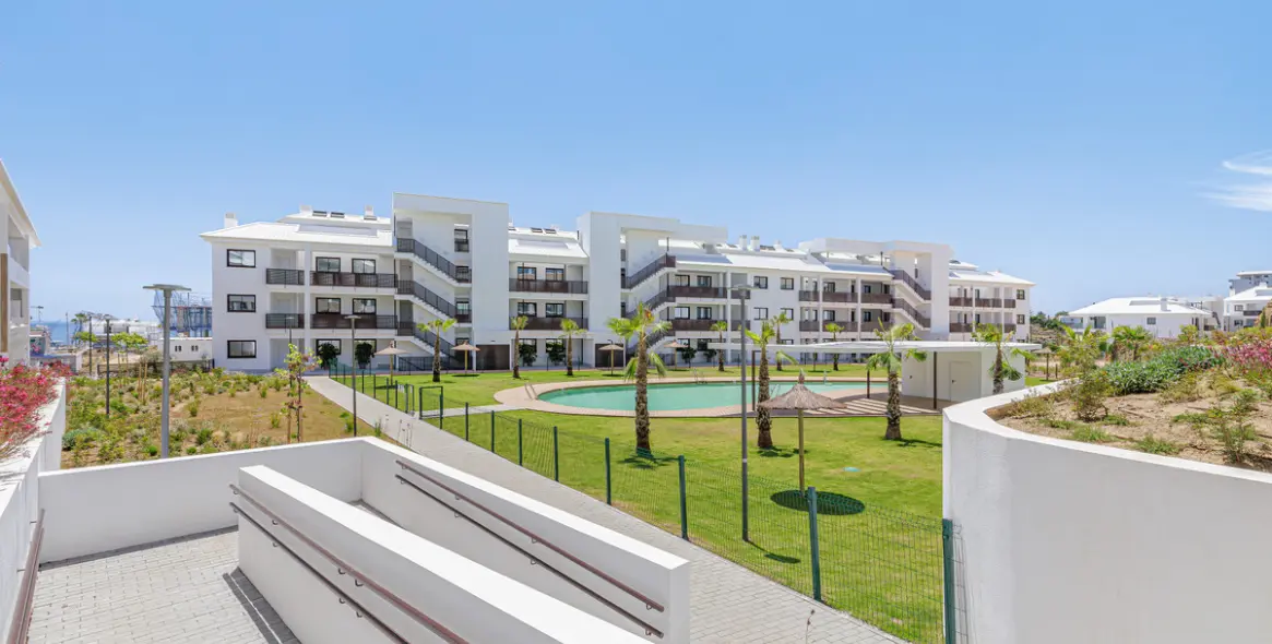 Sale of middle floor apartment in Fuengirola 26