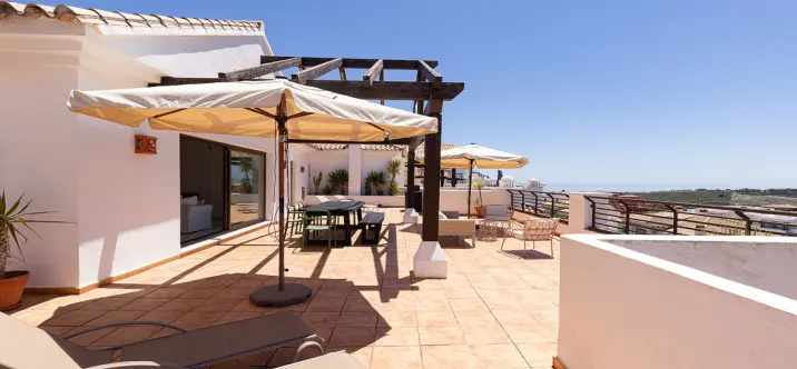 Sale of penthouse in Casares 0