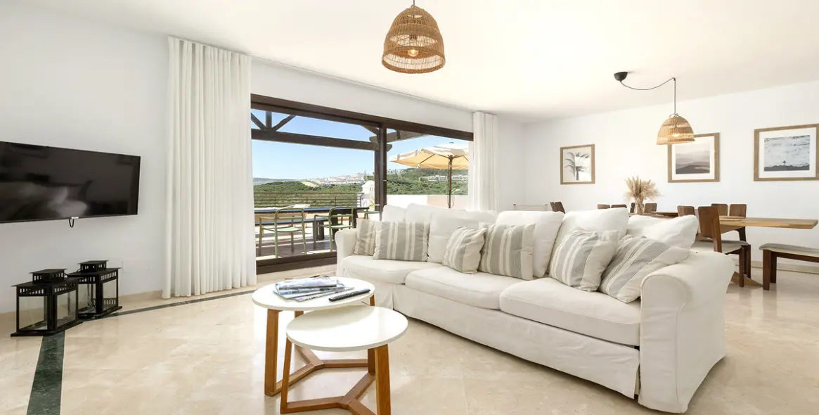 Sale of penthouse in Casares 2