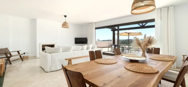 Sale of penthouse in Casares 2