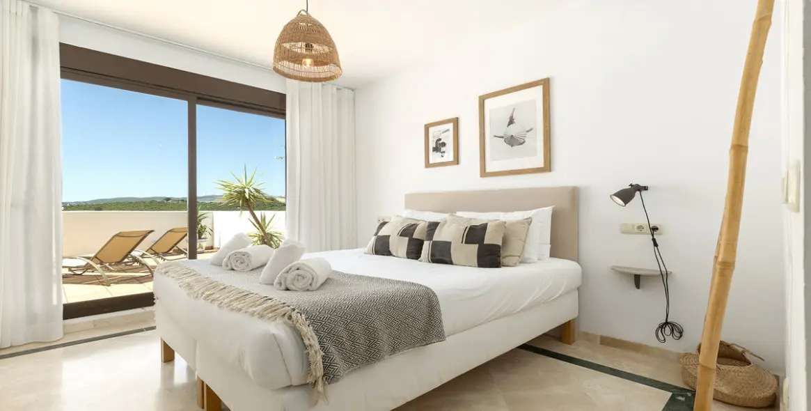 Sale of penthouse in Casares 13