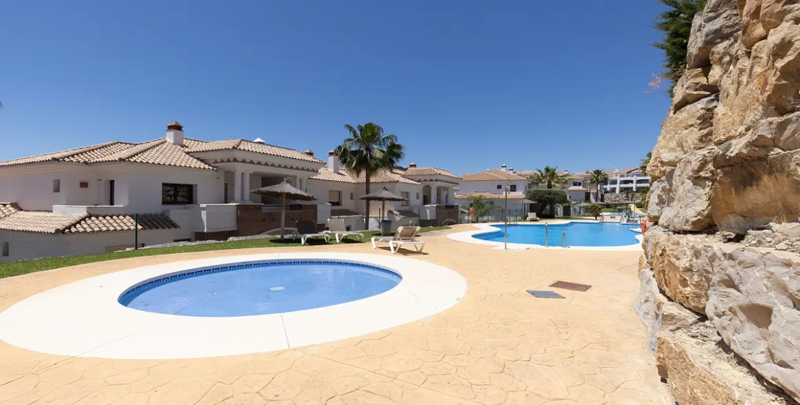 Sale of penthouse in Casares 24