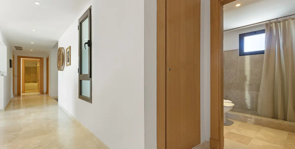 Sale of penthouse in Casares 31