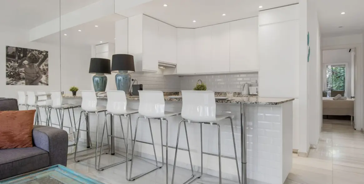 Sale of ground floor apartment in Puerto Banús 7