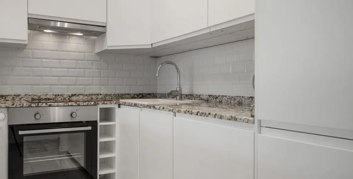 Sale of ground floor apartment in Puerto Banús 9