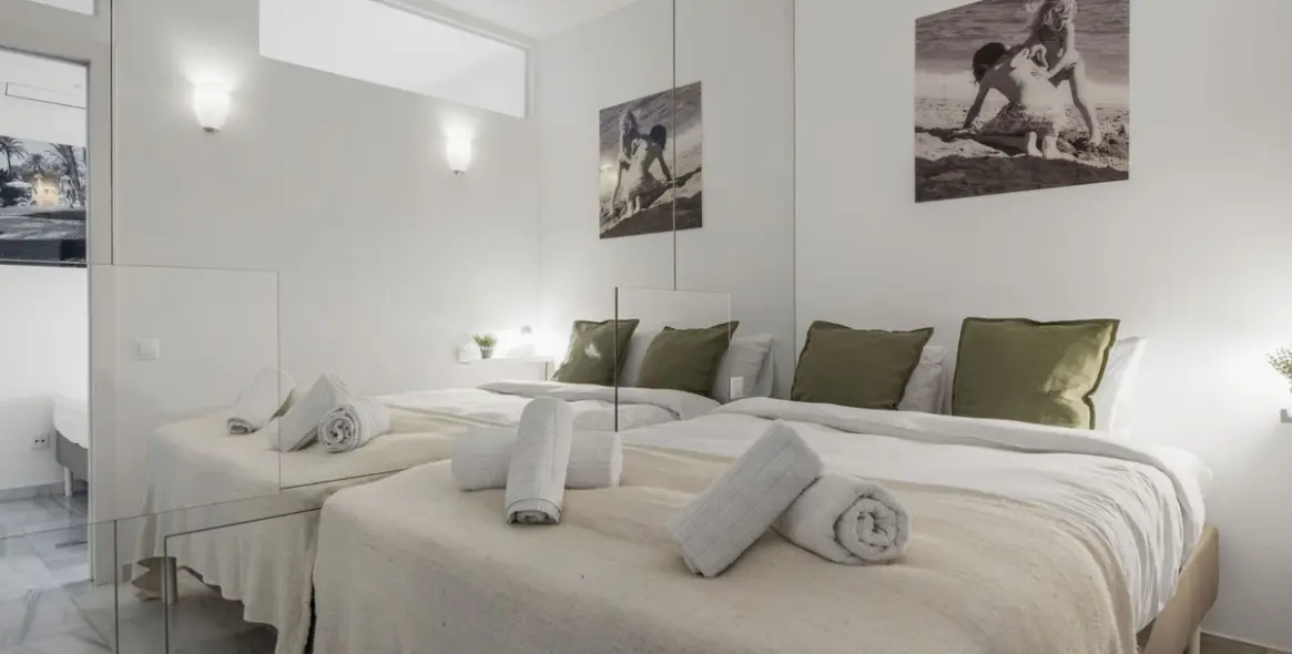 Sale of ground floor apartment in Puerto Banús 14