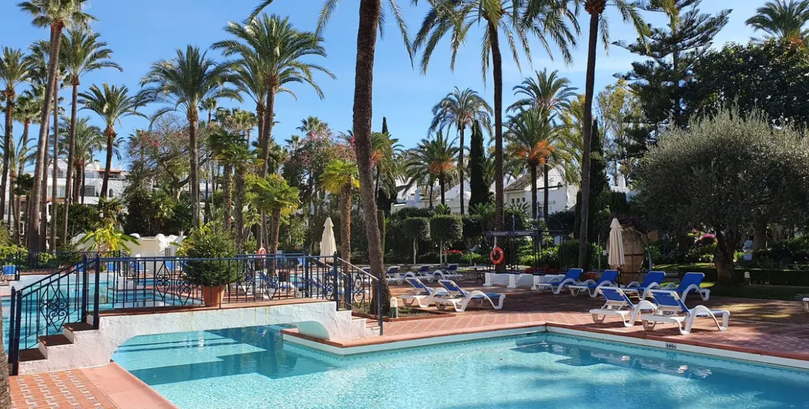 Sale of ground floor apartment in Puerto Banús 19