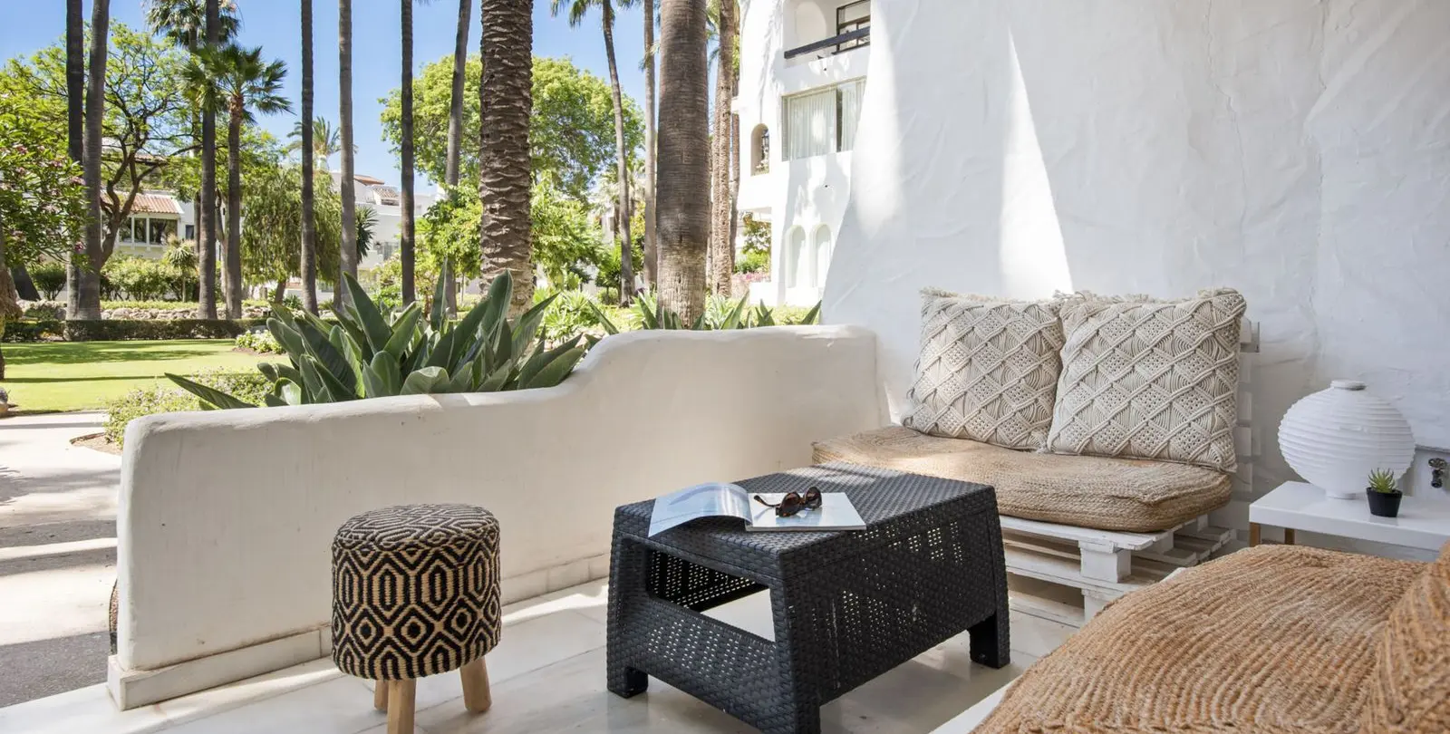 Sale of ground floor apartment in Puerto Banús 1