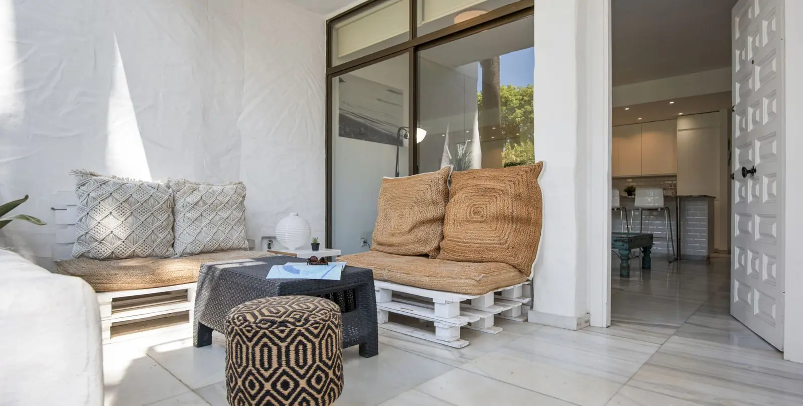 Sale of ground floor apartment in Puerto Banús 2