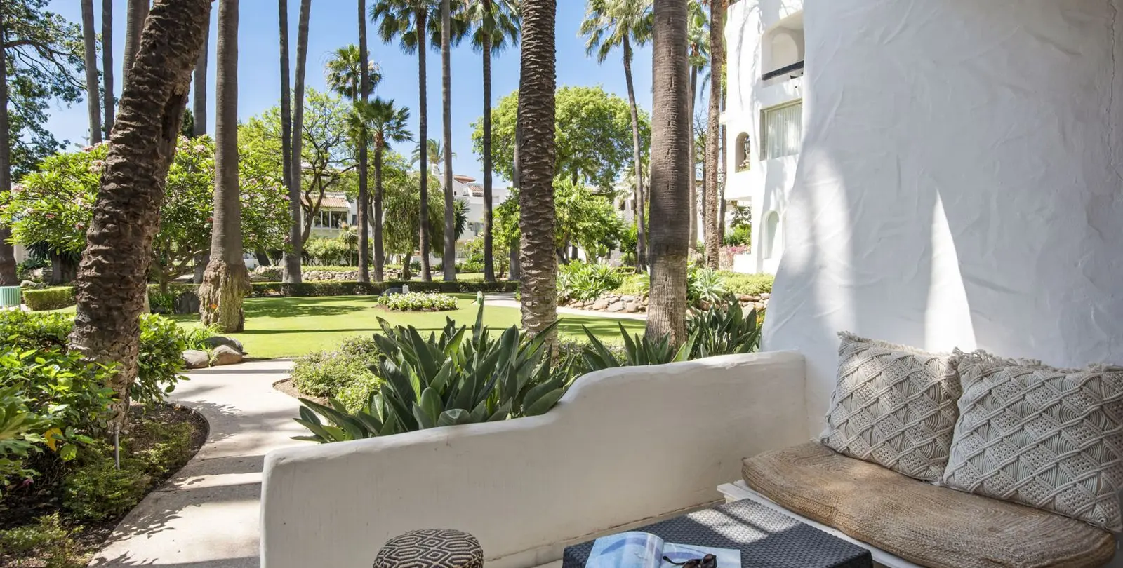 Sale of ground floor apartment in Puerto Banús 3