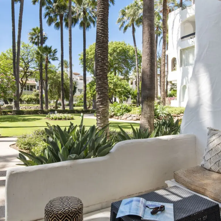 Sale of ground floor apartment in Puerto Banús