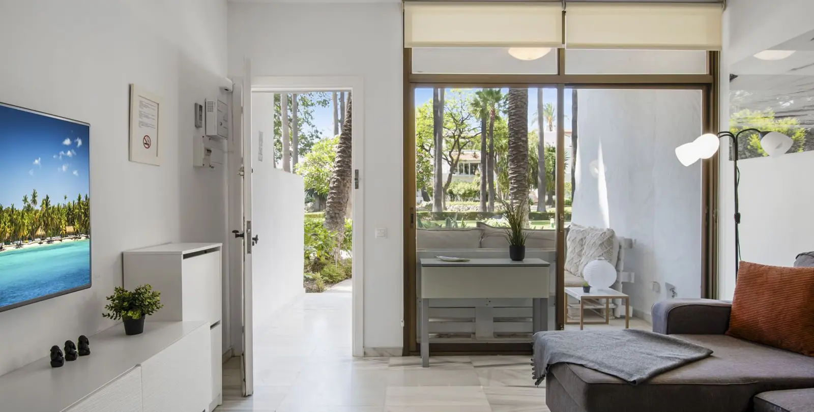 Sale of ground floor apartment in Puerto Banús 4