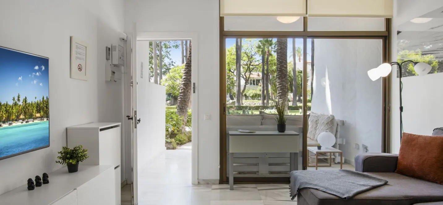 Sale of ground floor apartment in Puerto Banús 3