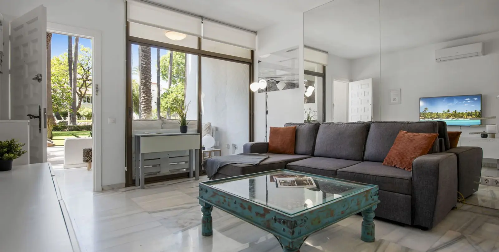 Sale of ground floor apartment in Puerto Banús 5