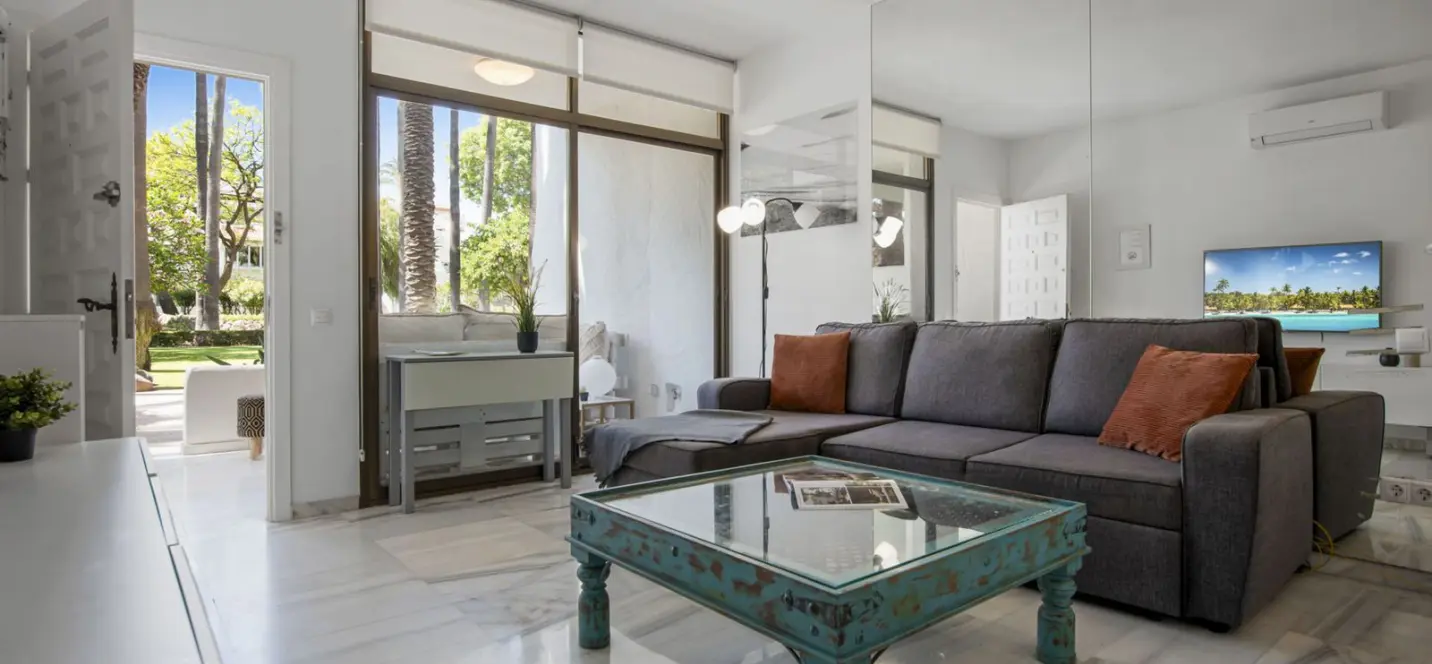 Sale of ground floor apartment in Puerto Banús 4