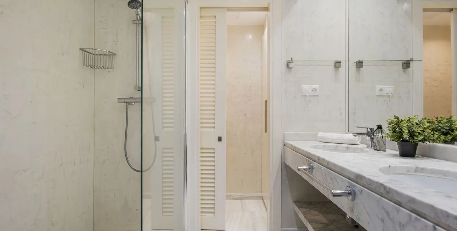 Sale of ground floor apartment in Puerto Banús 18