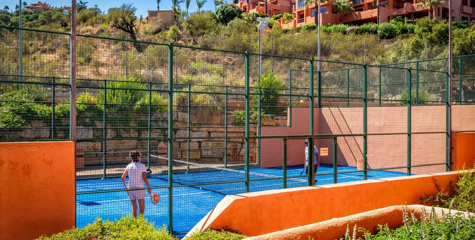 Sale of penthouse duplex in La Mairena 5