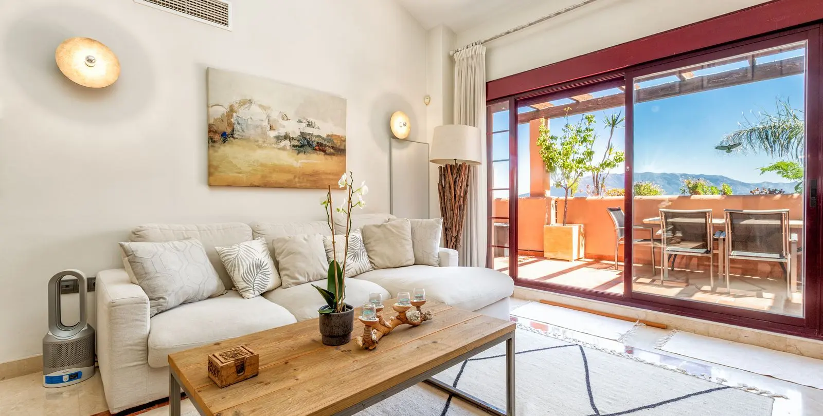 Sale of penthouse duplex in La Mairena 12