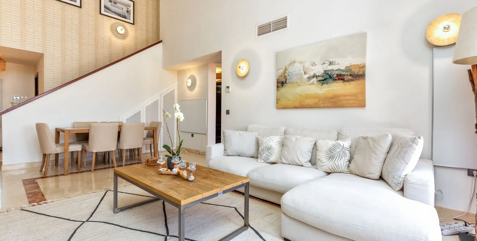 Sale of penthouse duplex in La Mairena 13