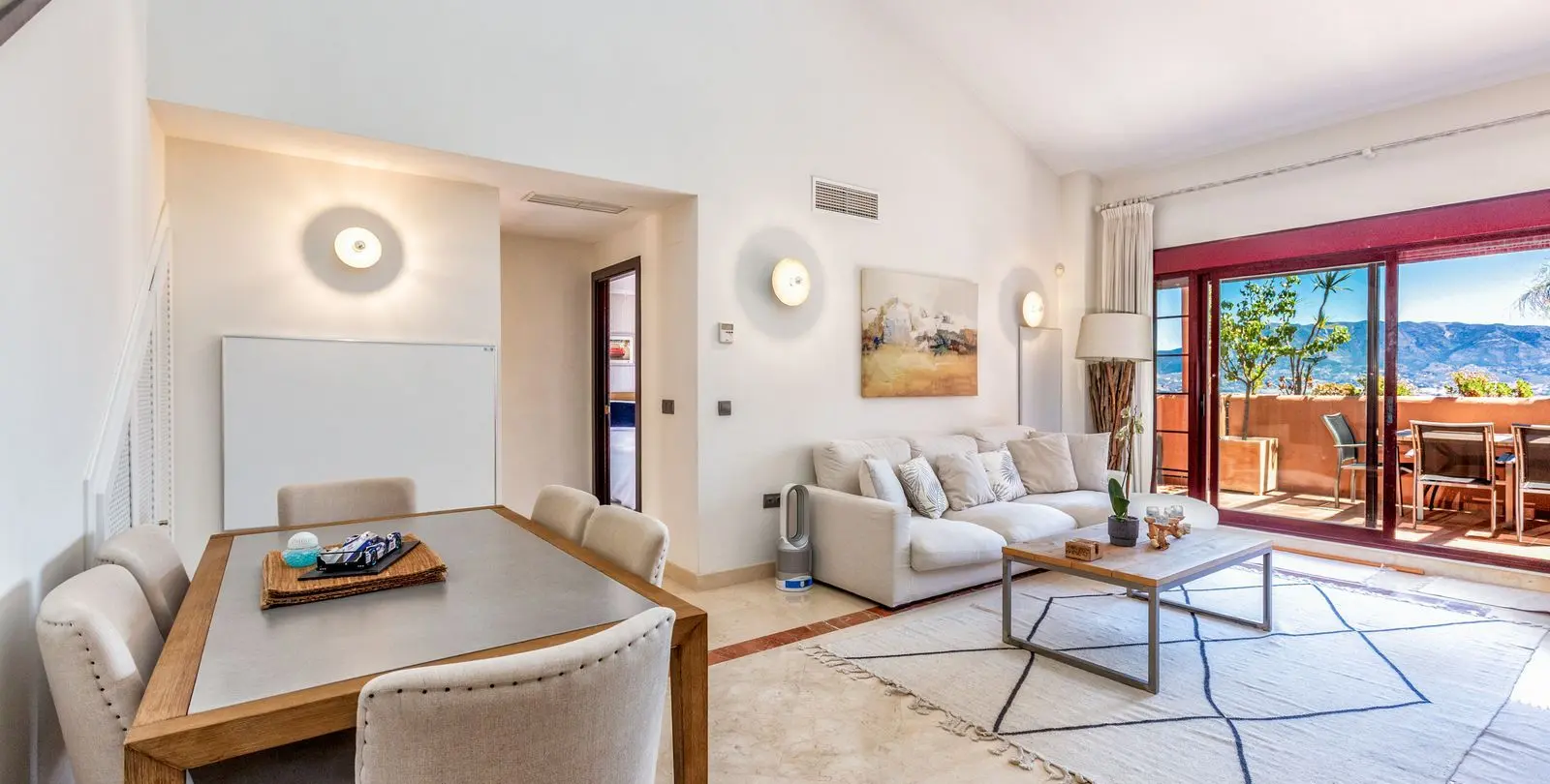 Sale of penthouse duplex in La Mairena 15