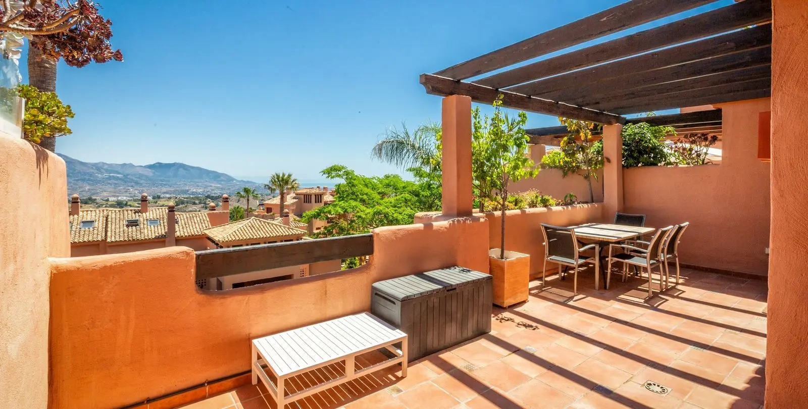 Sale of penthouse duplex in La Mairena 16