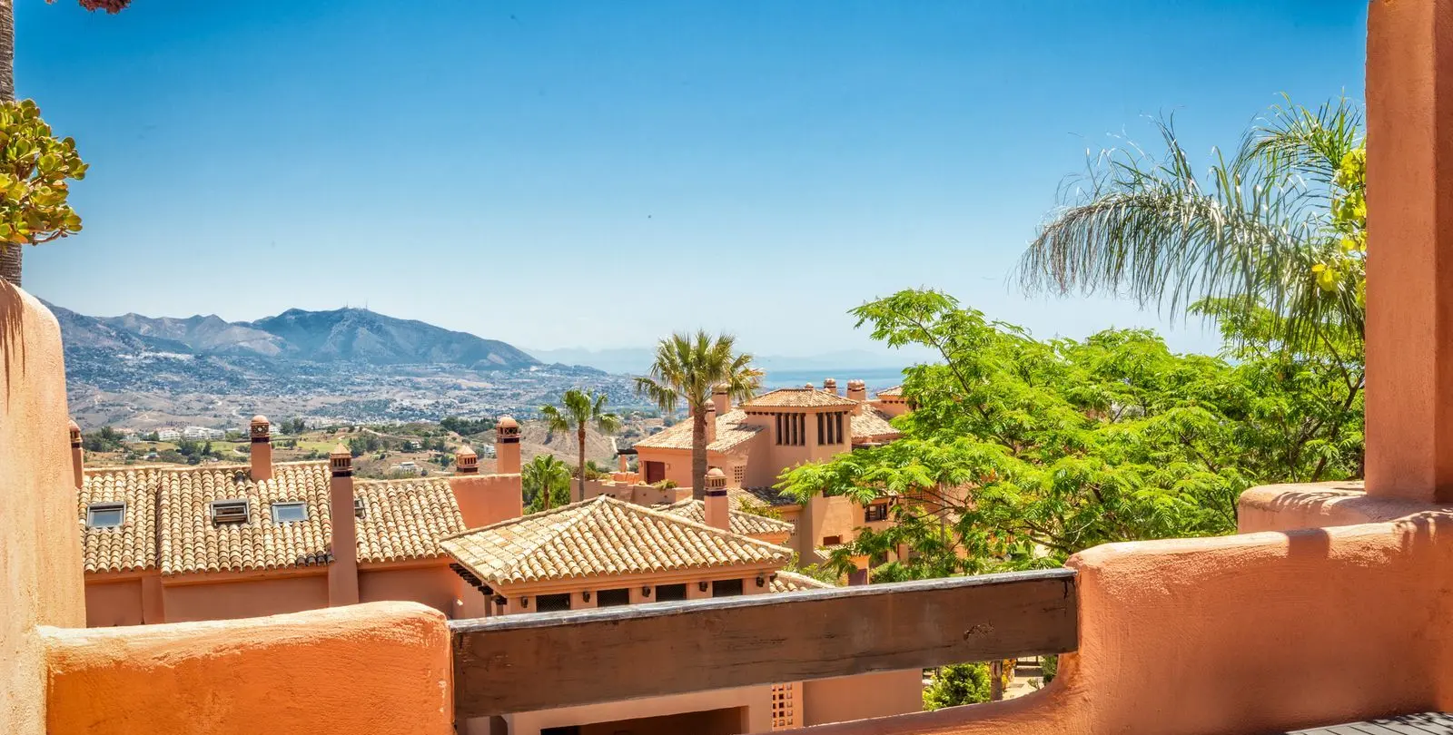Sale of penthouse duplex in La Mairena 17