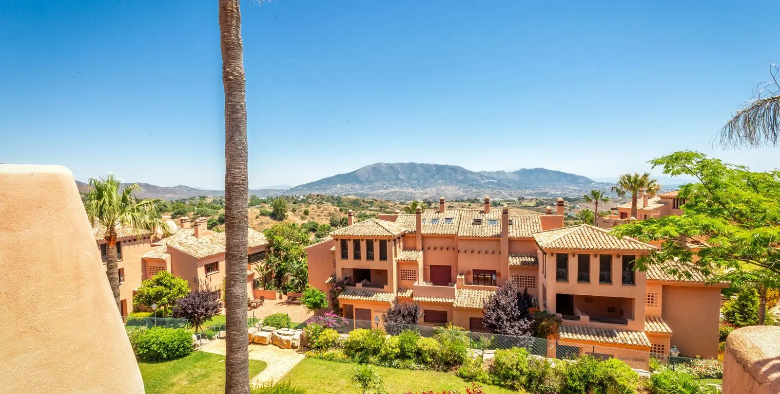 Sale of penthouse duplex in La Mairena 18