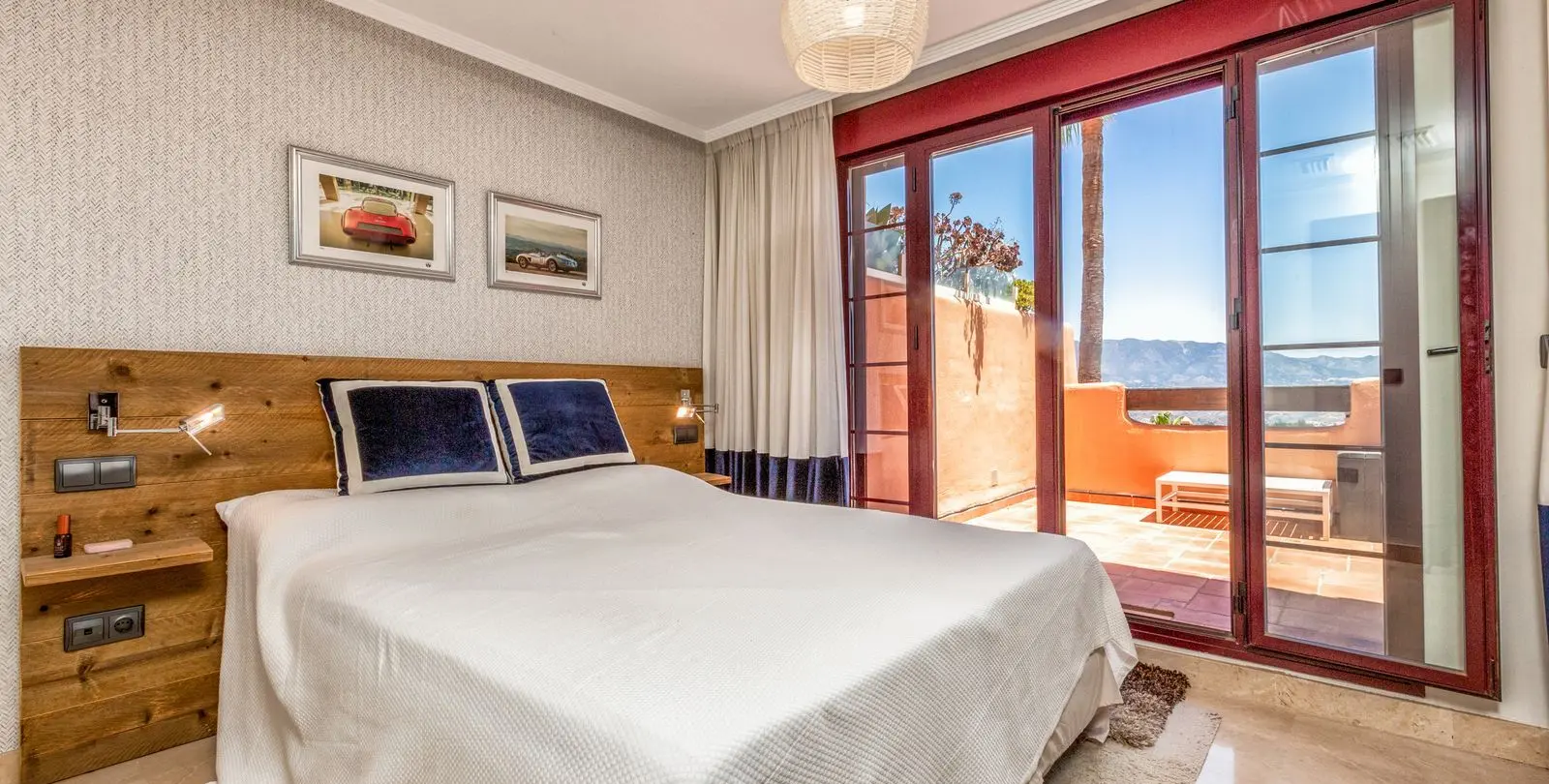 Sale of penthouse duplex in La Mairena 22