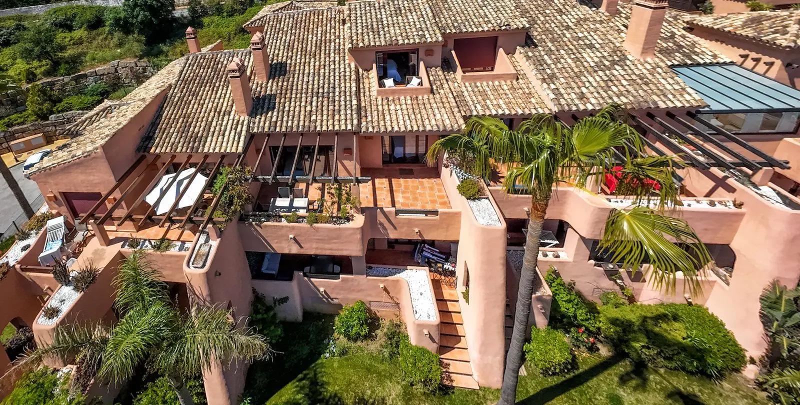 Sale of penthouse duplex in La Mairena 27