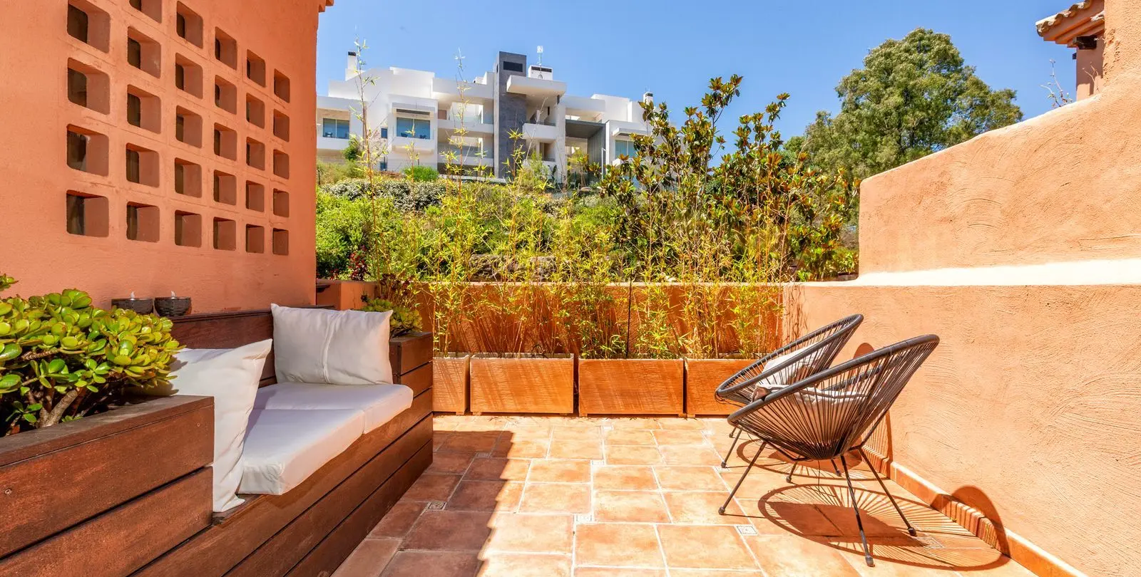 Sale of penthouse duplex in La Mairena 30