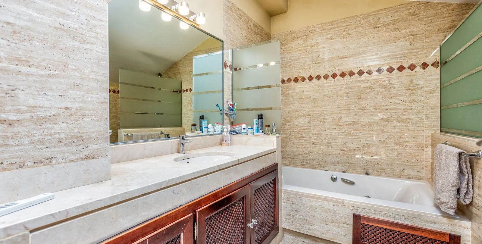 Sale of penthouse duplex in La Mairena 31