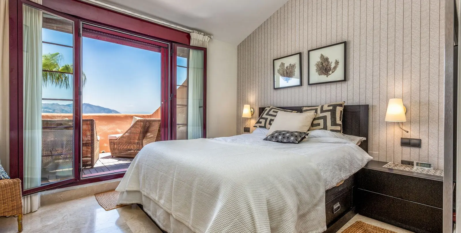 Sale of penthouse duplex in La Mairena 33