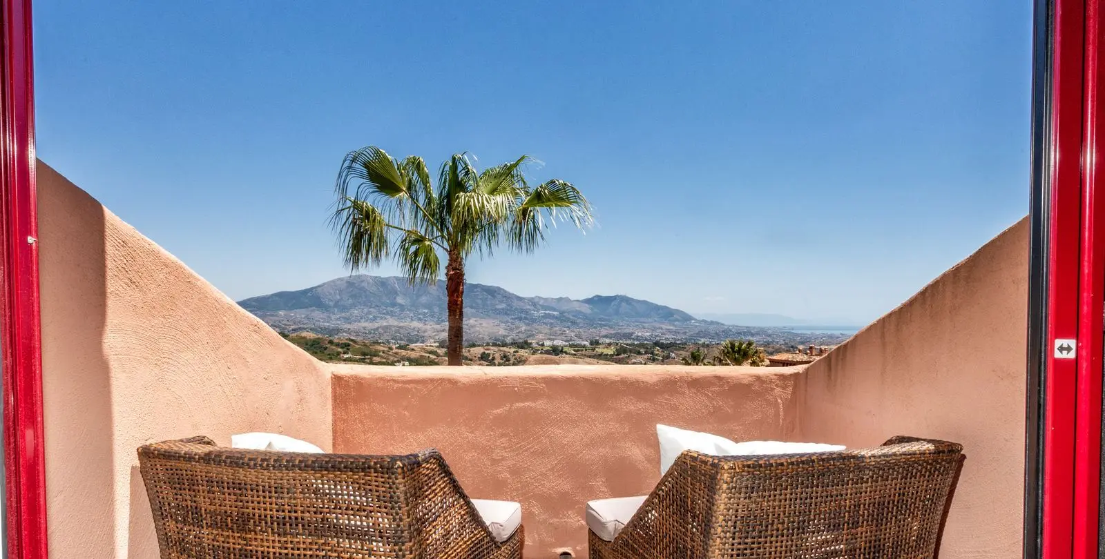 Sale of penthouse duplex in La Mairena 35