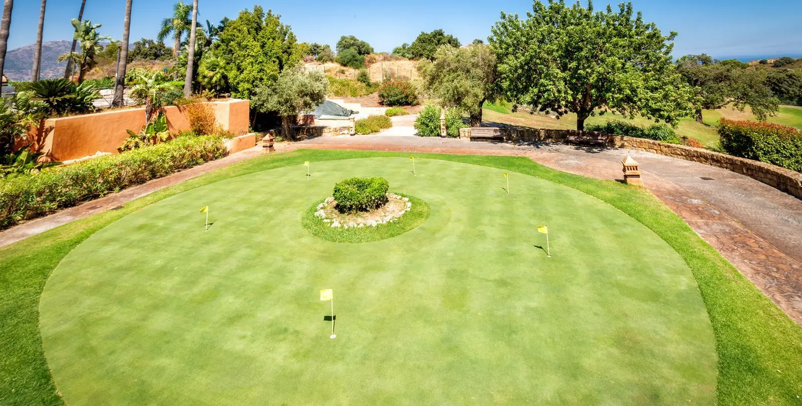 Sale of penthouse duplex in La Mairena 51