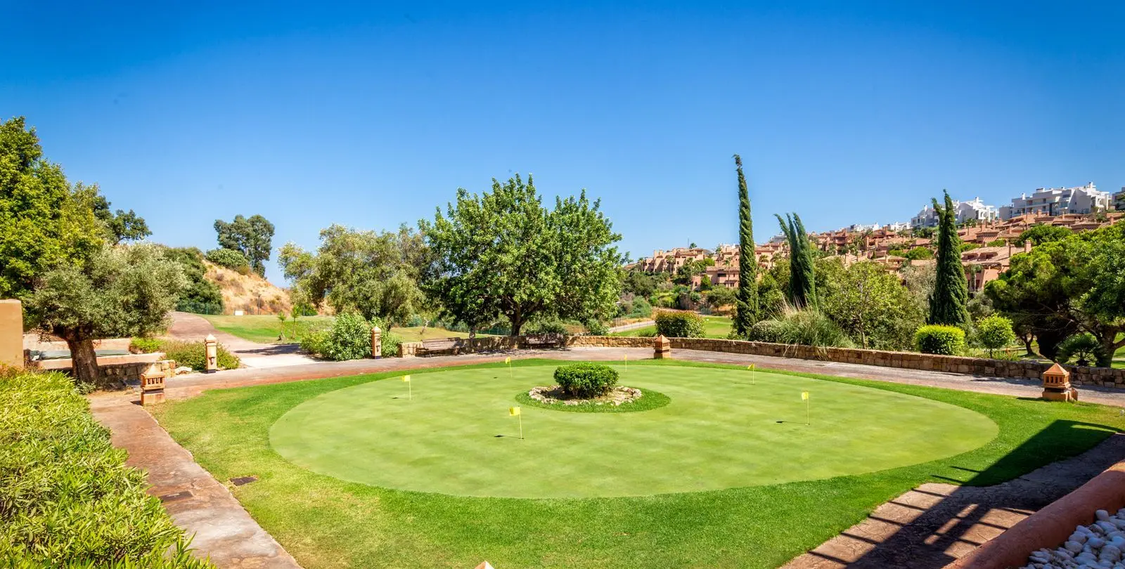 Sale of penthouse duplex in La Mairena 52