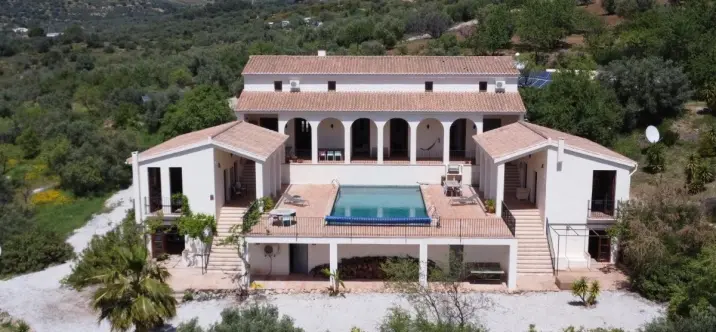 Venta de villa independiente en Alcaucín 0
