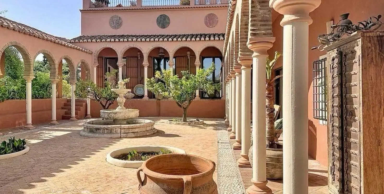 Sale of detached villa in Comares 1