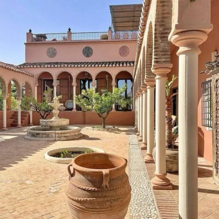 Sale of detached villa in Comares