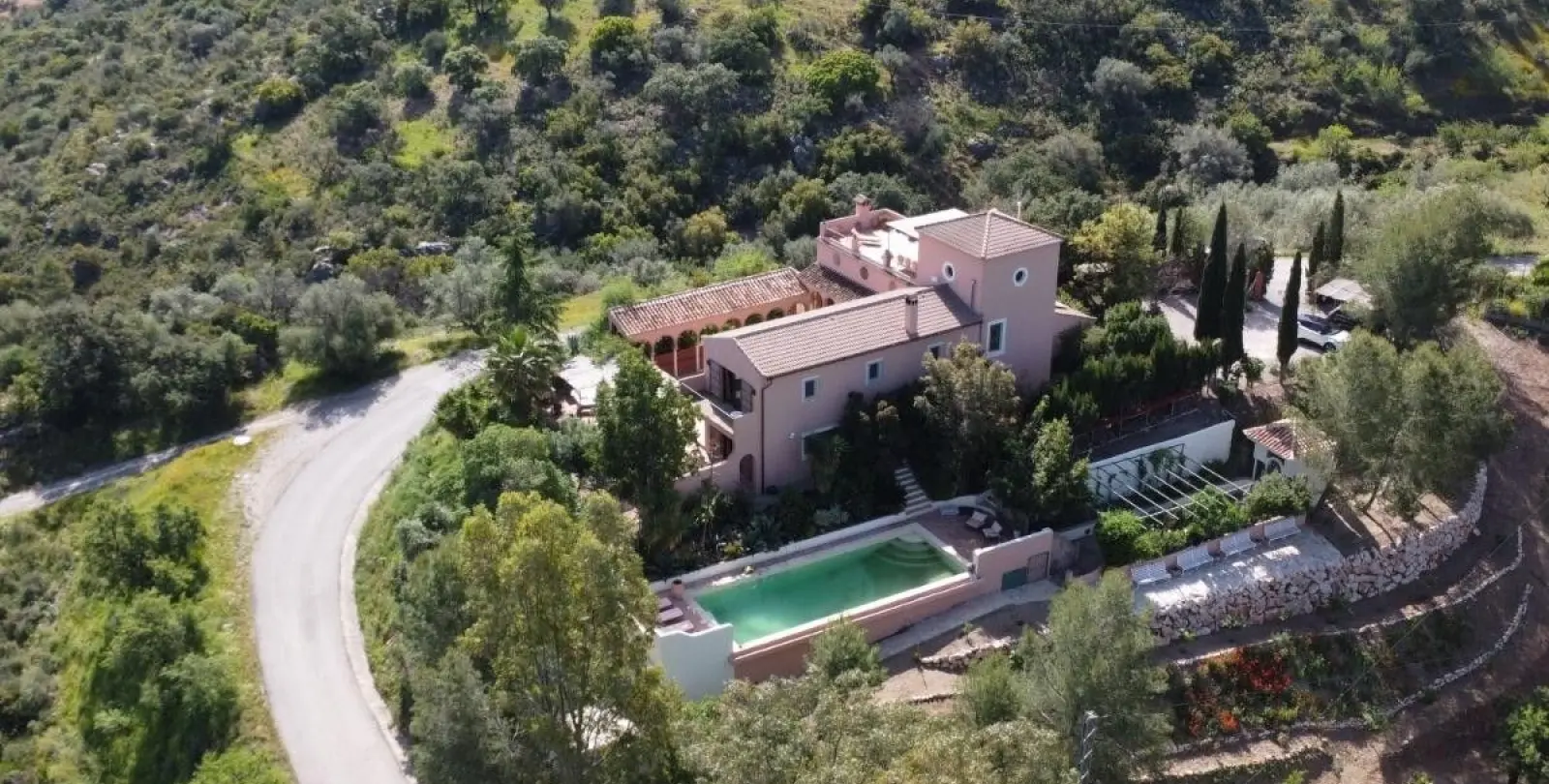 Sale of detached villa in Comares 8