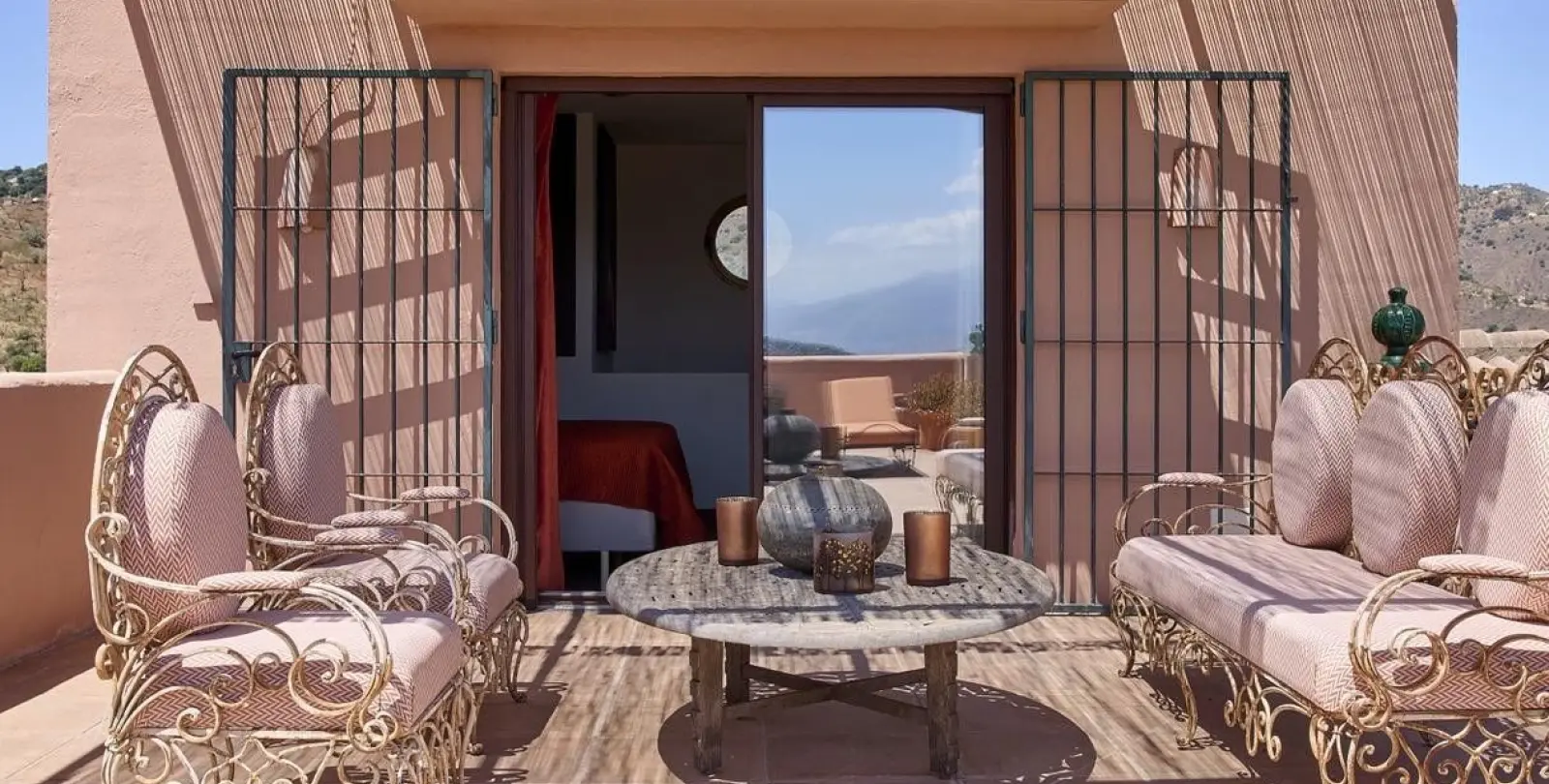 Sale of detached villa in Comares 12