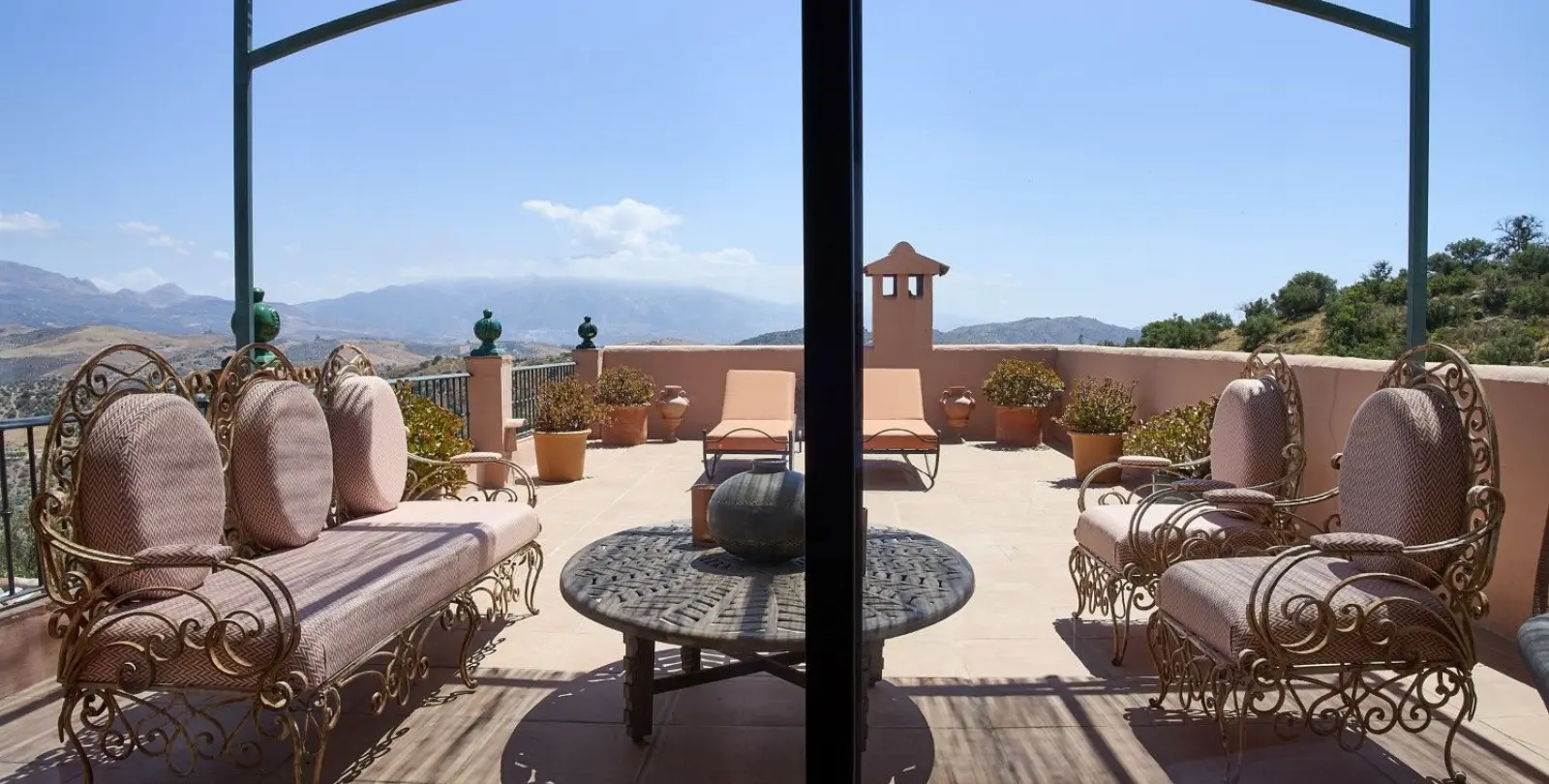 Sale of detached villa in Comares 48