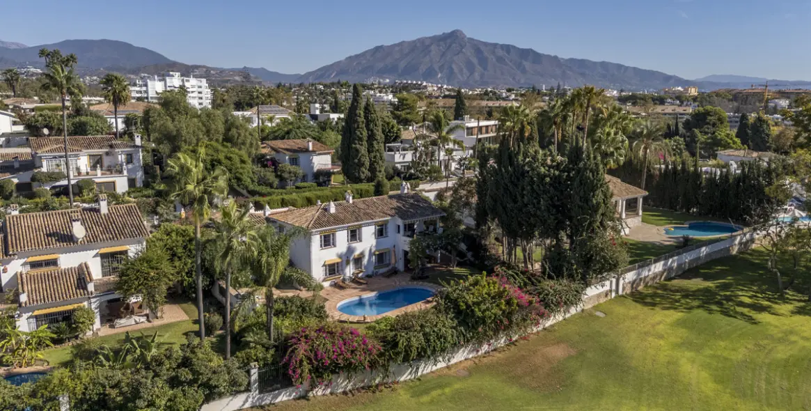 Venta de villa independiente en Guadalmina Alta 1