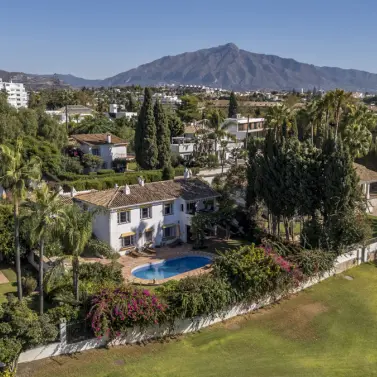 Venta de villa independiente en Guadalmina Alta