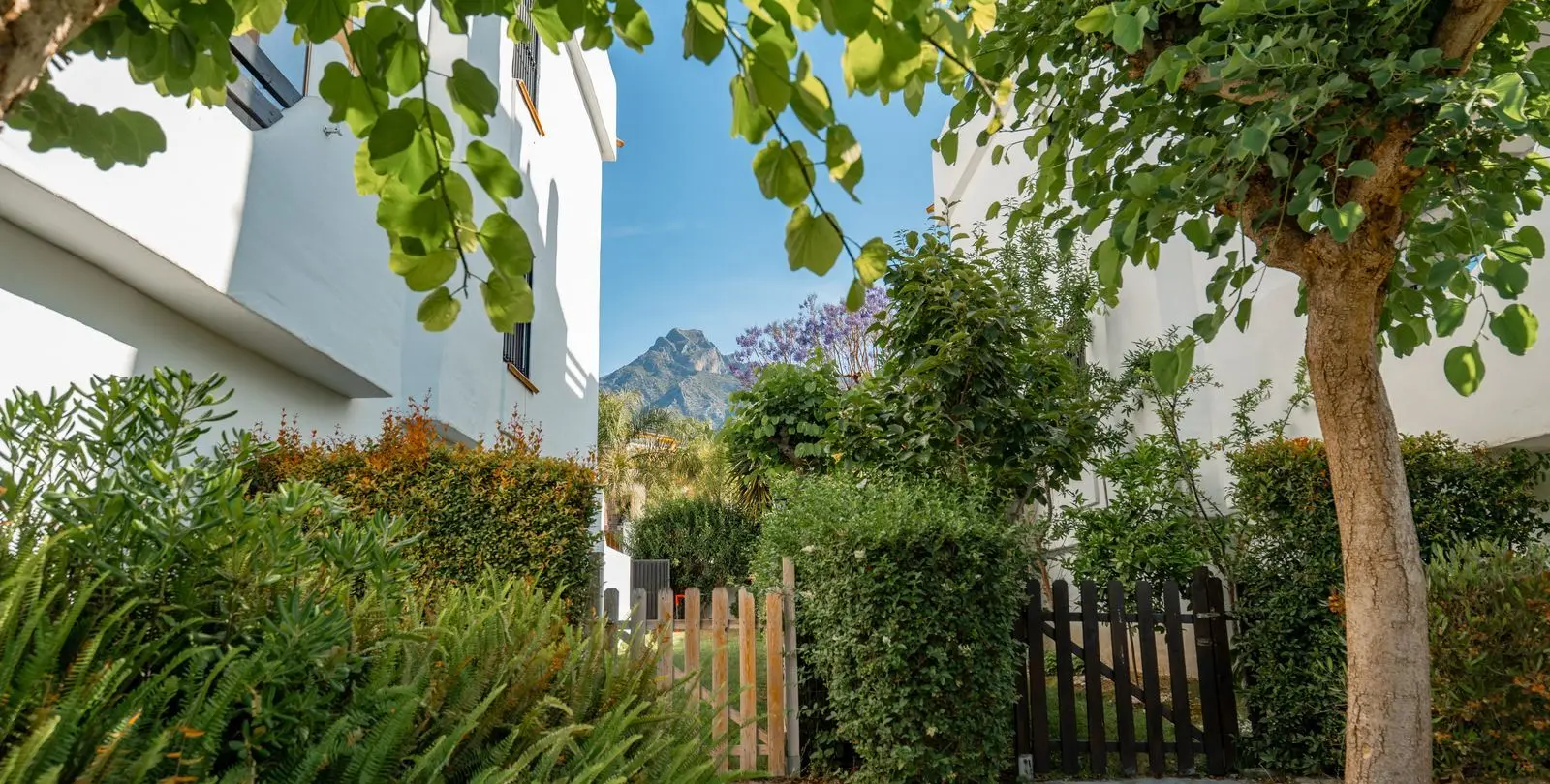 Sale of townhouse in Nagüeles 25